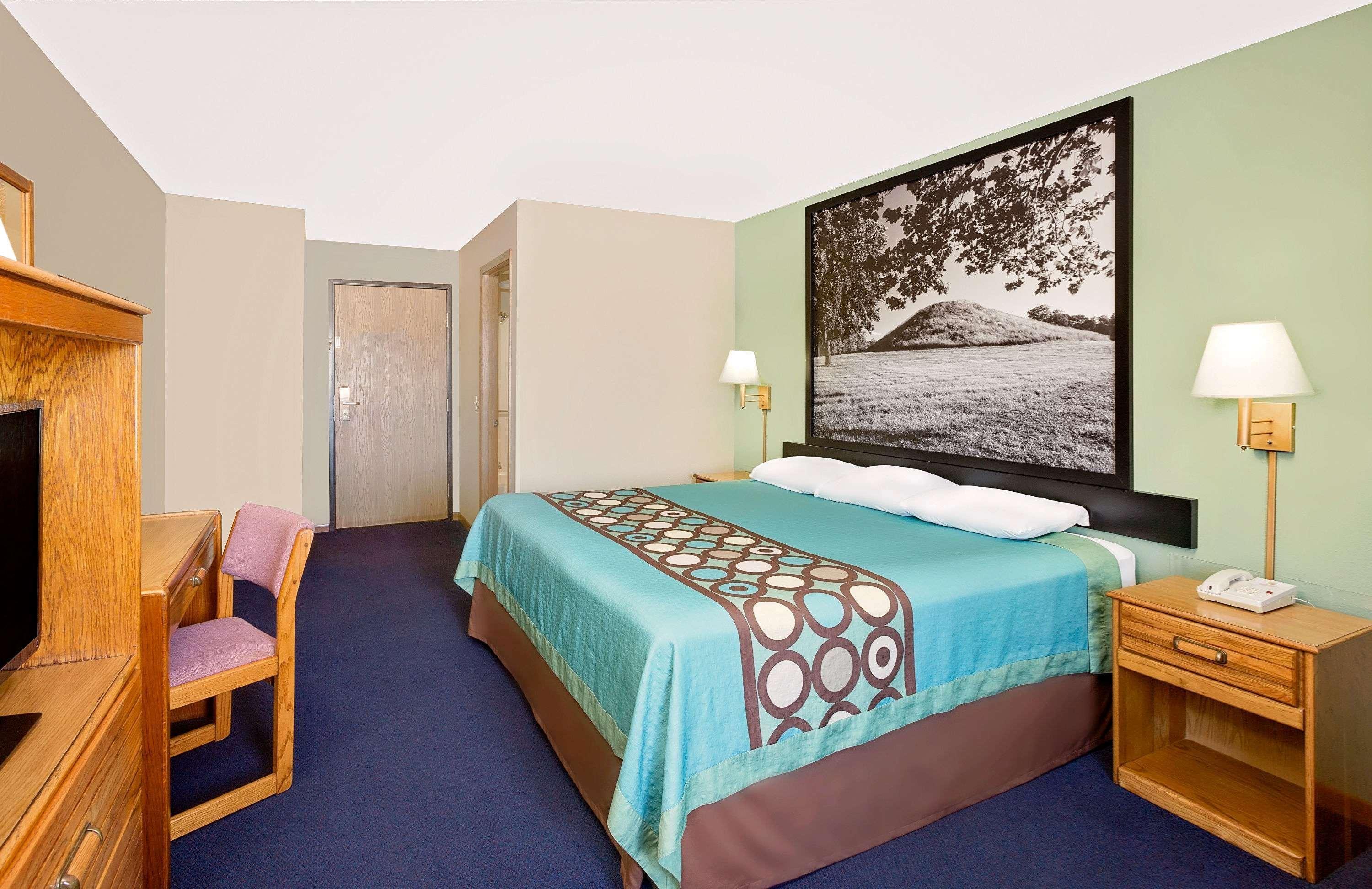 Super 8 By Wyndham Macomb Motel Luaran gambar