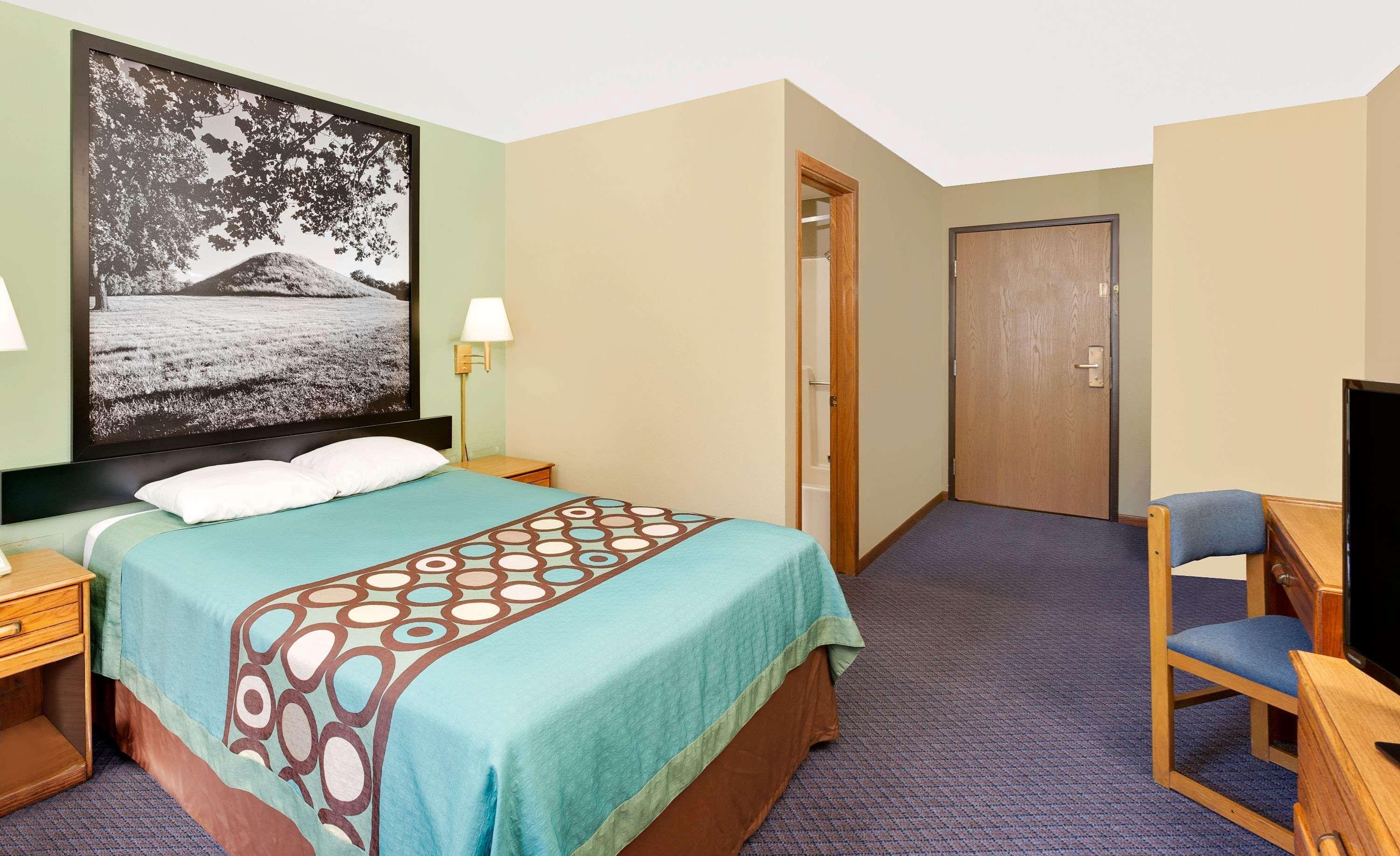 Super 8 By Wyndham Macomb Motel Luaran gambar