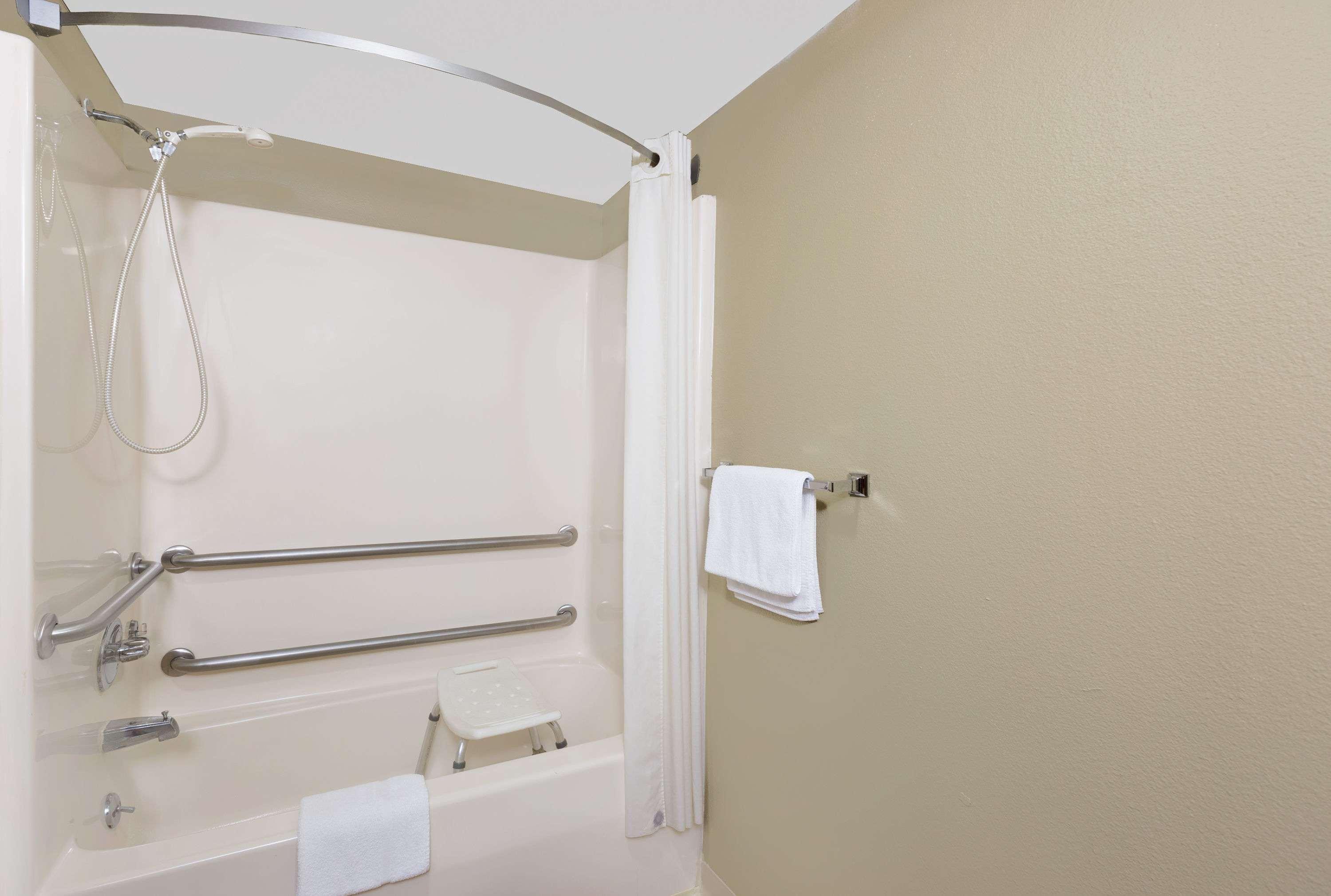 Super 8 By Wyndham Macomb Motel Luaran gambar