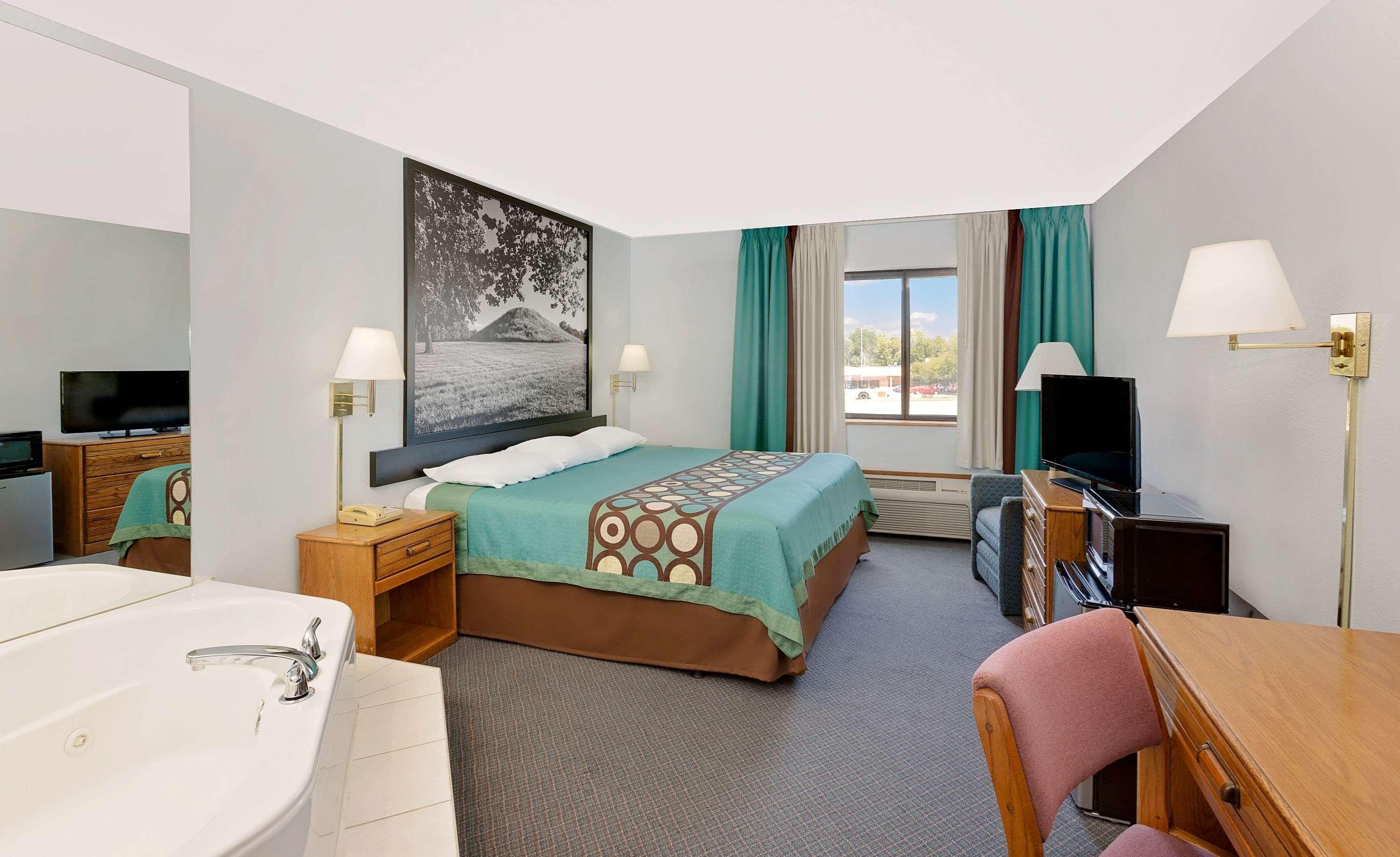 Super 8 By Wyndham Macomb Motel Luaran gambar