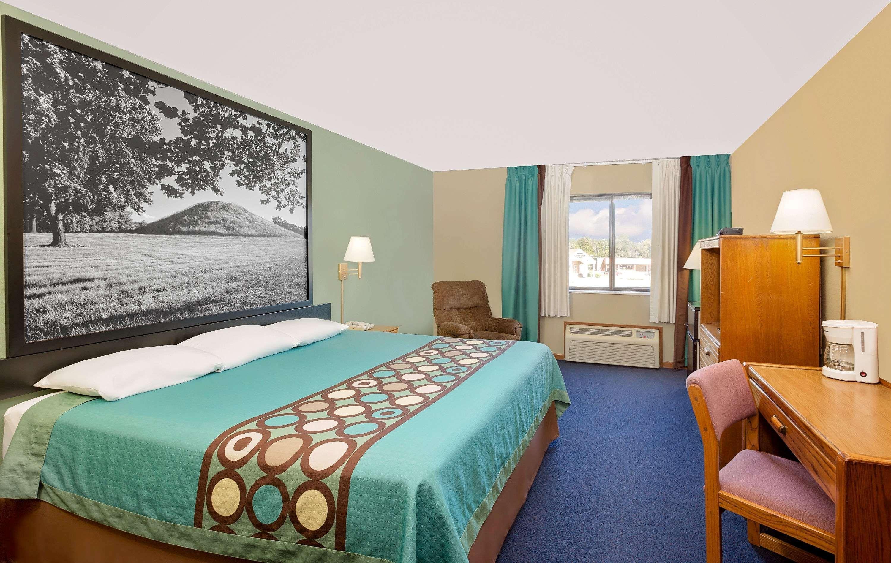 Super 8 By Wyndham Macomb Motel Luaran gambar