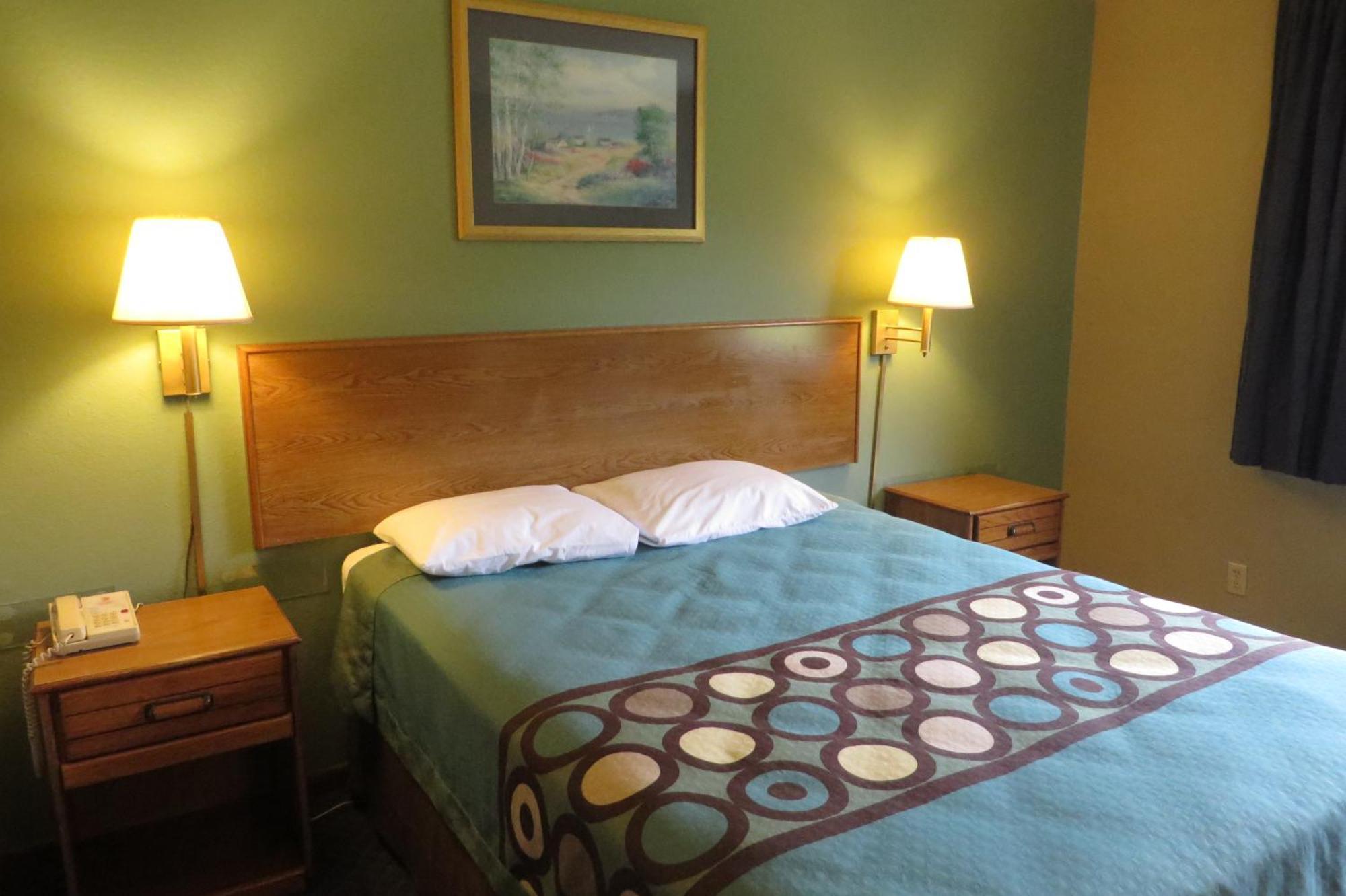 Super 8 By Wyndham Macomb Motel Luaran gambar