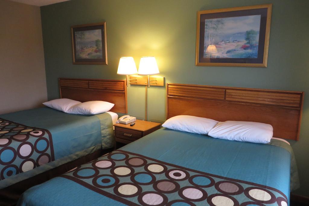 Super 8 By Wyndham Macomb Motel Bilik gambar